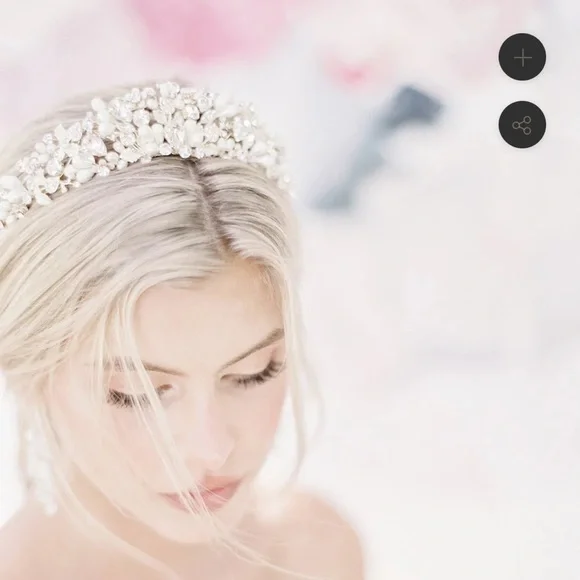 Giselle Bridal beaded pearl Tiara (silver) never been worn.